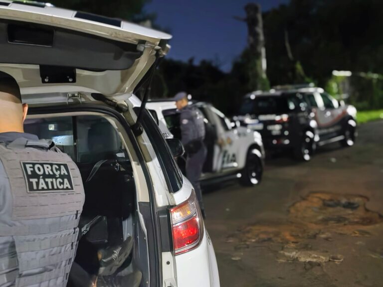 Polícia é recebida com disparos na Vila Barros; suspeitos de tráfico fogem pela mata