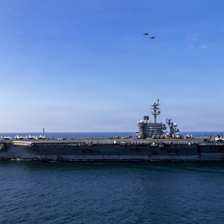 Juiz dos EUA barra regra do Pentágono que limitava acesso da imprensa