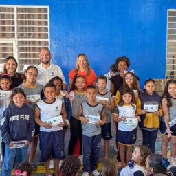 DHS entrega kits de higiene bucal a alunos da rede de ensino de Pompeia