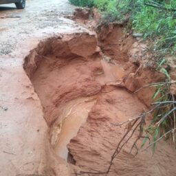 Estrada de Dirceu sofre com chuvas e moradores enfrentam dificuldades