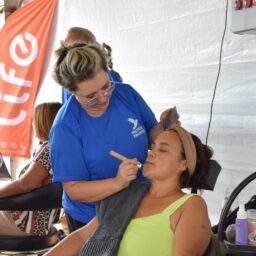 Evento do Dia da Mulher oferece serviços gratuitos e reúne público em Pompeia