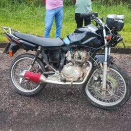 Motociclista morre após atingir traseira de caminhão na SP-294