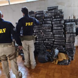 PRF apreende 1,7 tonelada de maconha em caminhão na Transbrasiliana