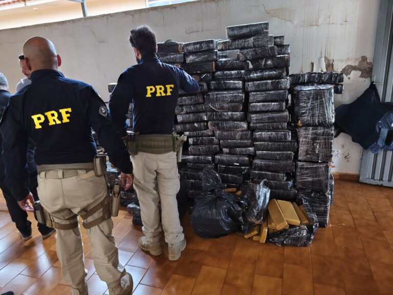 PRF apreende 1,7 tonelada de maconha em caminhão na Transbrasiliana