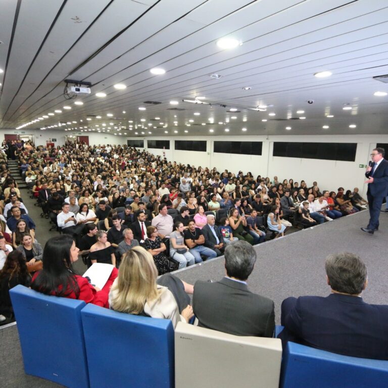 Unimar entrega Vade Mecum a alunos de Direito e cria nova tradição acadêmica