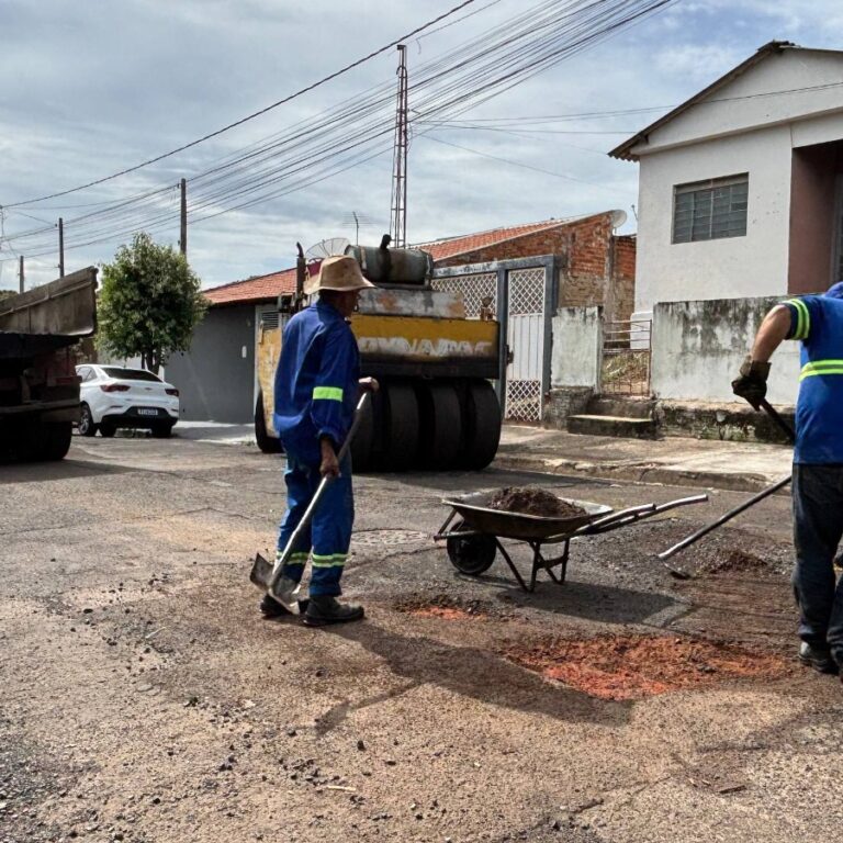 Operação tapa-buracos avança em bairros das zonas sul, norte e oeste