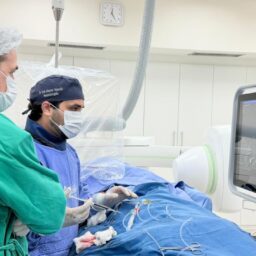 HBU realiza técnica inédita e amplia neurocirurgia avançada em Marília