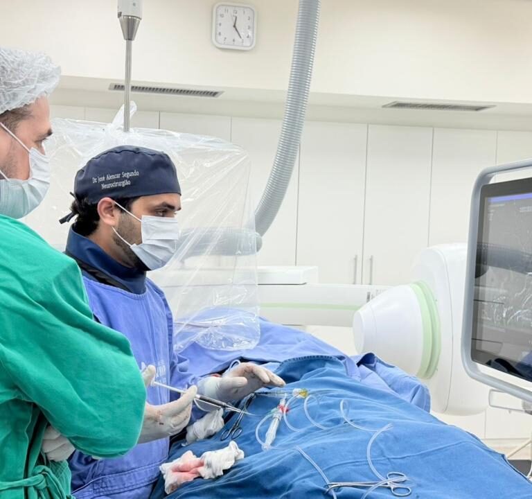 HBU realiza técnica inédita e amplia neurocirurgia avançada em Marília