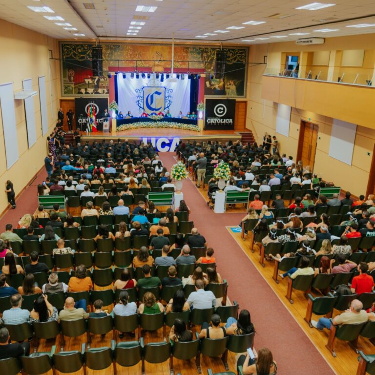 Formatura da Faculdade Católica reúne histórias de superação e conquista em Marília