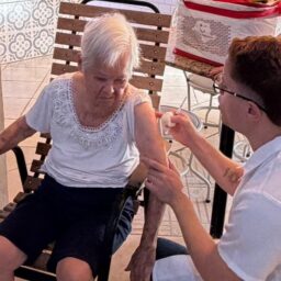 Tupã oferece vacinação domiciliar para pacientes com mobilidade reduzida