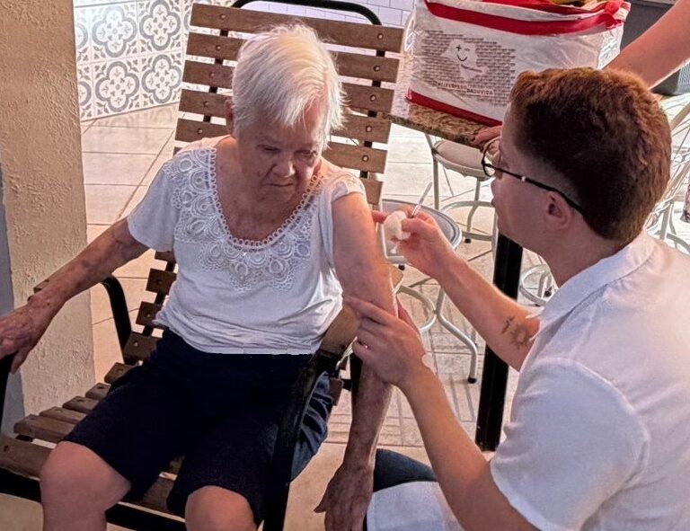 Tupã oferece vacinação domiciliar para pacientes com mobilidade reduzida