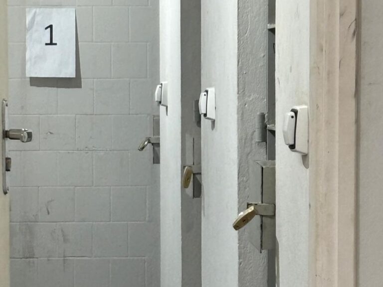 Motorista de aplicativo é rendido com faca e tem carro roubado em Marília