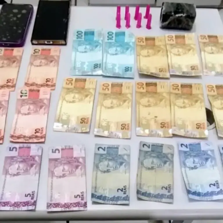 Casal é preso por tráfico de drogas durante ação da PM em Echaporã
