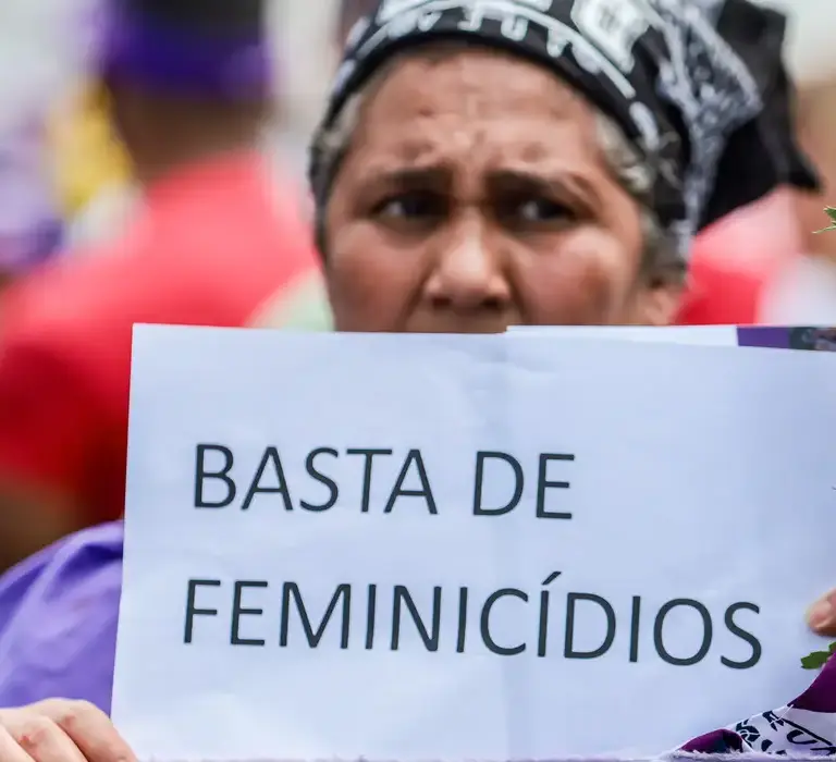 Relatório aponta média de 12 mulheres vítimas de violência por dia