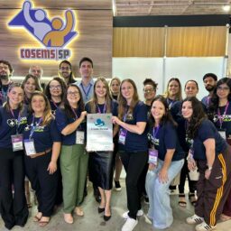 Marília recebe selo Cidade Abraçar em congresso estadual de saúde em Santos