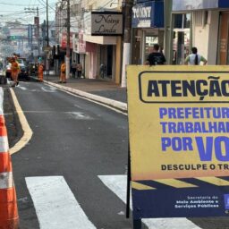 Operação recupera asfalto em trechos da rua São Luiz no Centro de Marília
