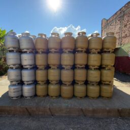 Prepare o bolso: preço do botijão de gás dispara e pressiona famílias