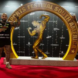 Matheus Guru e Eduardo Arenas são campeões de levantamento terra no Arnold Classic