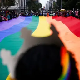 Parada do Orgulho LGBT+ de SP 2026 abordará importância do voto