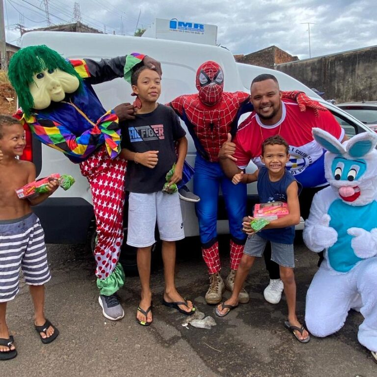 Associação percorre bairros e distribui oito mil ovos para crianças em Marília