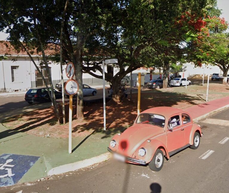 Homem é encontrado morto na praça da Fepasa em Pompeia; polícia investiga