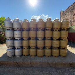 Prepare o bolso: preço do botijão de gás dispara e pressiona famílias