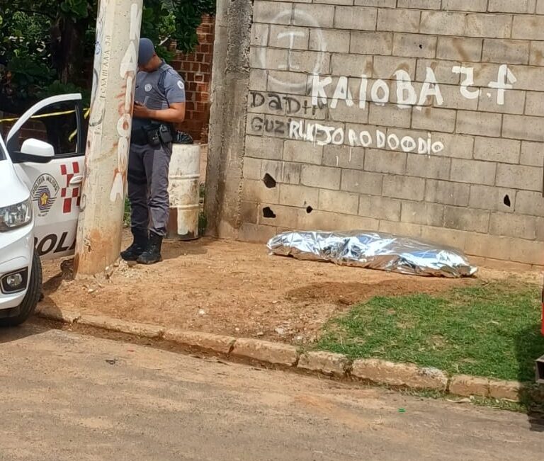 Bombeiros concluem resgate de corpo em penhasco da zona norte de Marília