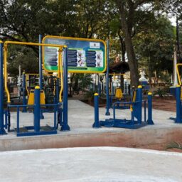 Nova academia adaptada é instalada na Praça Dom Bosco em Tupã