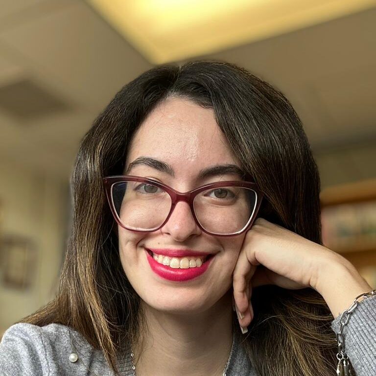 ‘Se hoje atuo no exterior, é porque alguém me colocou livros nas mãos’, diz pesquisadora mariliense