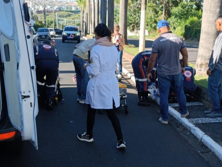 Grave acidente com moto deixa dois feridos na Via Expressa