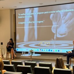 AOM aborda reforma tributária e reforça protagonismo no setor imobiliário em evento