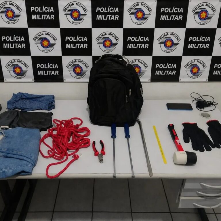 Homem é preso em flagrante após se esconder em shopping e planejar furto à relojoaria