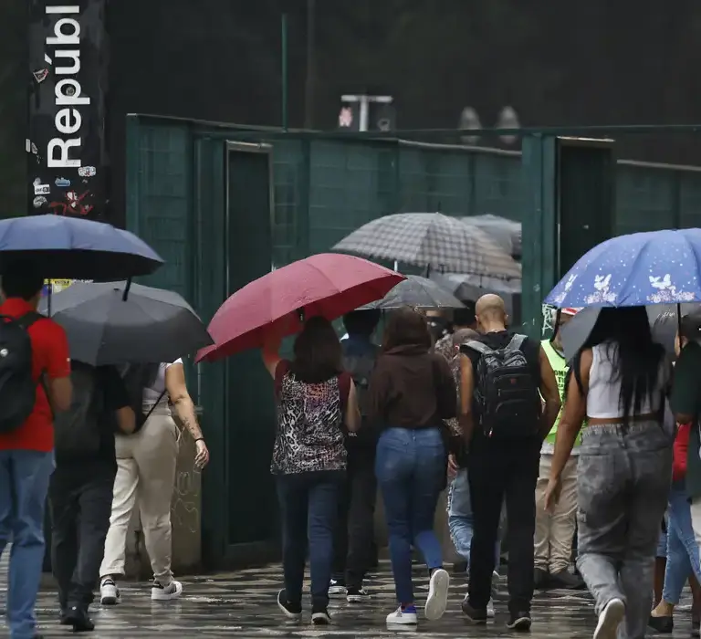 Fim de semana tem alerta de chuva para o norte e extremo sul do país