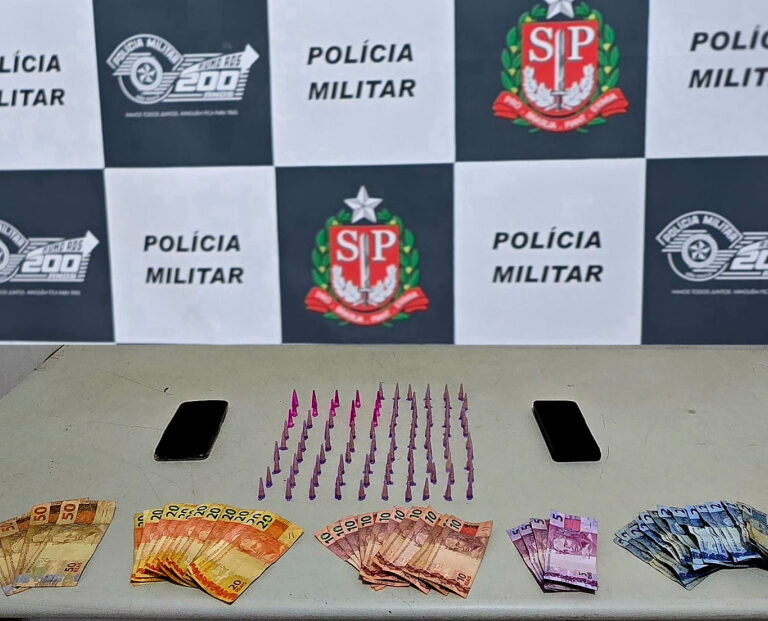 Dupla é presa por tráfico com cocaína, crack e dinheiro em Pompeia