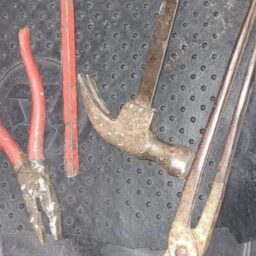 Três são presos ao tentar furtar fios de academia na avenida Castro Alves