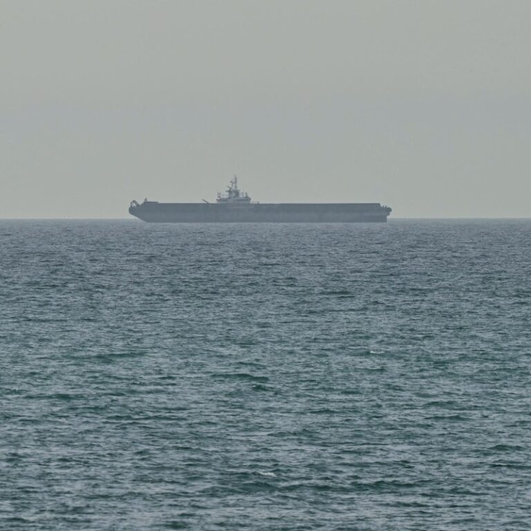 Irã pode fechar Estreito de Ormuz se bloqueio naval dos EUA persistir