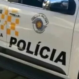 Homem é preso por suspeita de jogar mulher de carro em movimento na SP-294