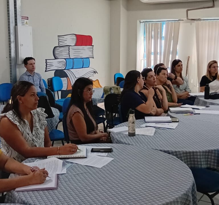 Educação de Marília discute novas regras para escolas de tempo integral