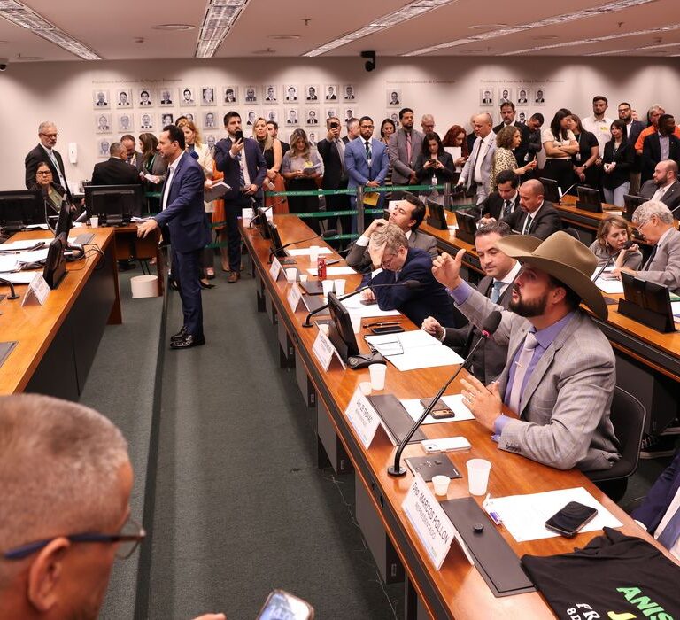Conselho de Ética suspende três deputados por motim na Câmara
