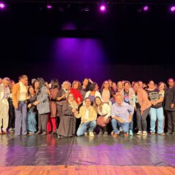 Teatro Municipal reúne mães em homenagem promovida pelo Fundo Social