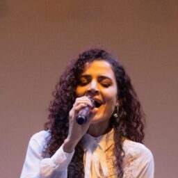 Recital de canto em Marília homenageia trilhas de filmes e musicais neste sábado