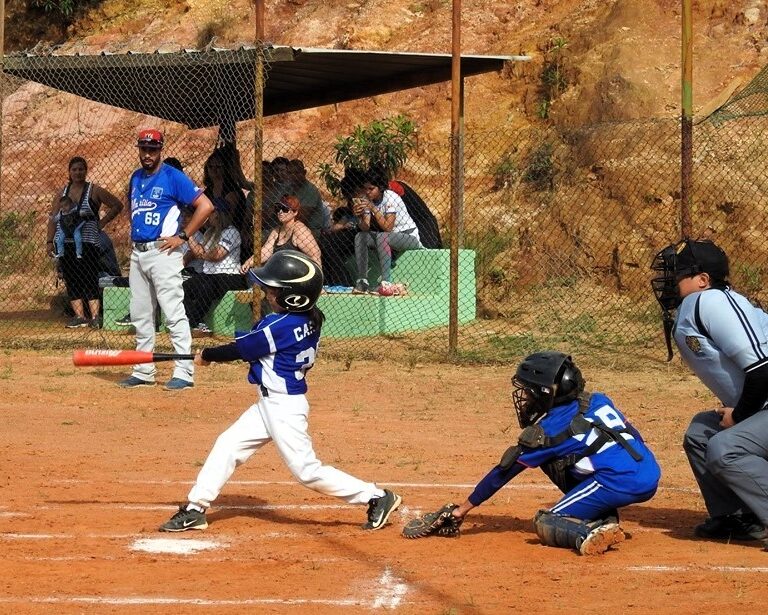 Governo Vinicius abre edital para incluir crianças em projeto de beisebol e softbol