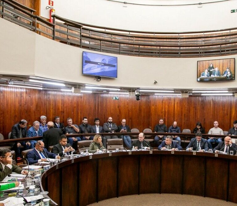 Câmara vota crédito para construção de escola e aquisição de ônibus adaptado