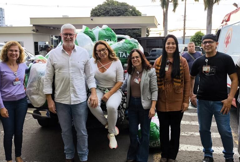 Santa Casa recebe doação de 360 cobertores após campanha de empresária