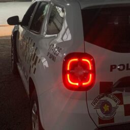 Com facão, homem ameaça matar companheira e suposto amante em Queiroz