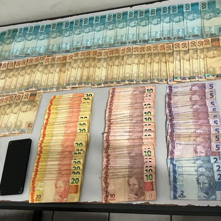 Dupla é presa com mais de duas mil porções de drogas e quase R$ 9,5 mil do tráfico