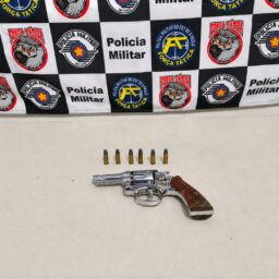 Técnico em refrigeração é preso com revólver e munições; ‘gosto de armas’, teria afirmado