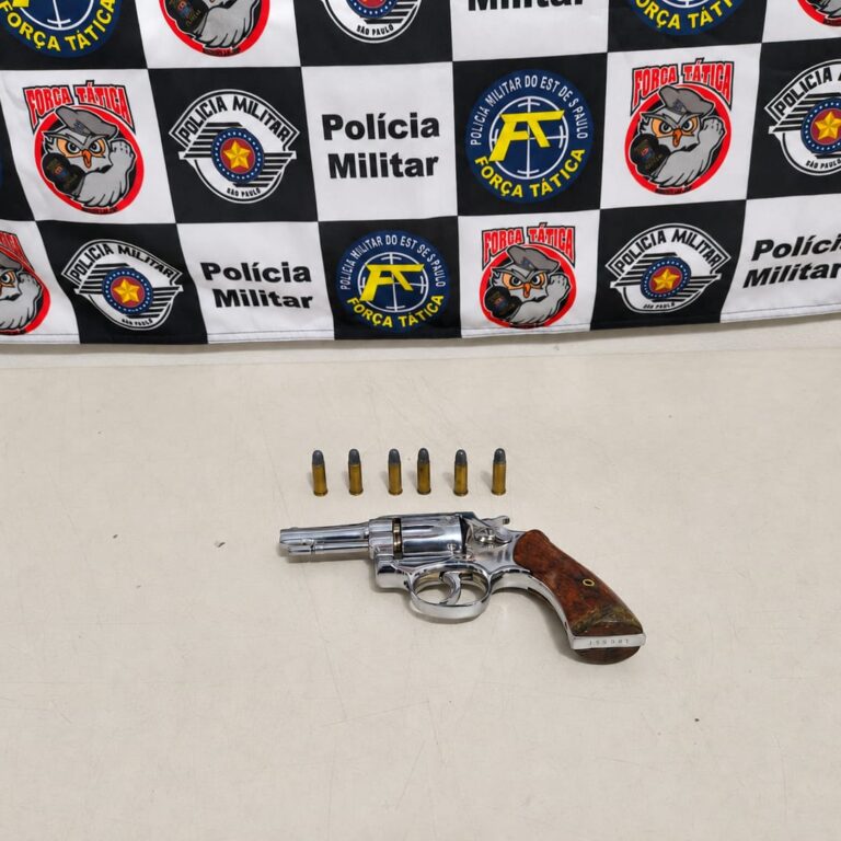 Técnico em refrigeração é preso com revólver e munições; ‘gosto de armas’, teria afirmado