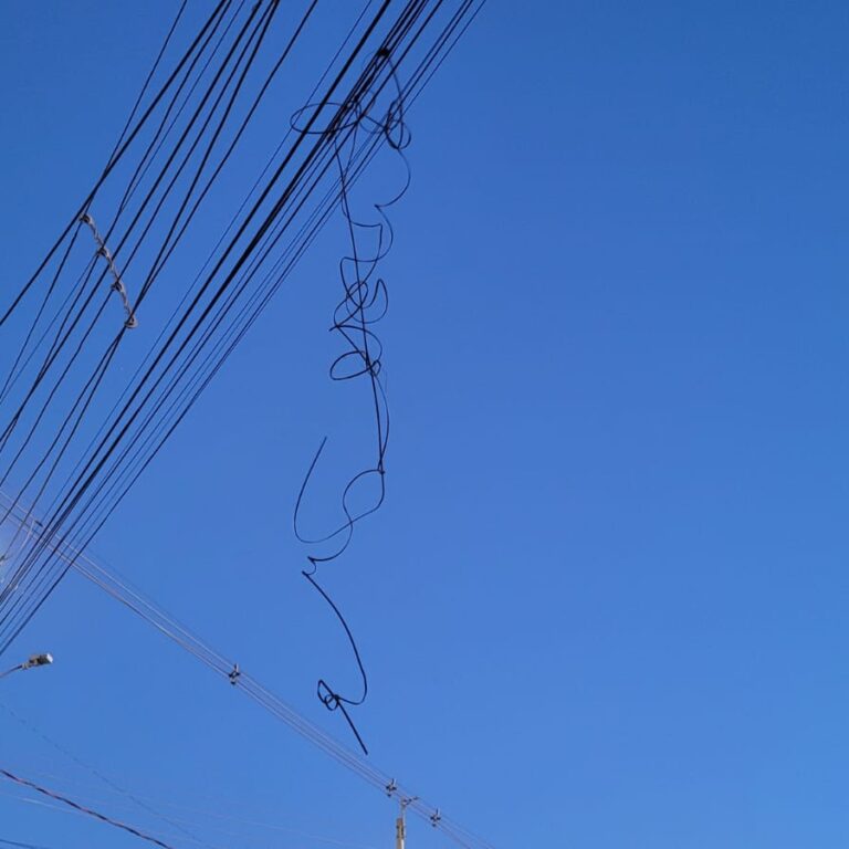 Erro grave em fiscalização trava combate aos fios soltos em Marília