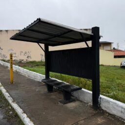 Emdurb recupera ponto de ônibus vandalizado e pede apoio da população